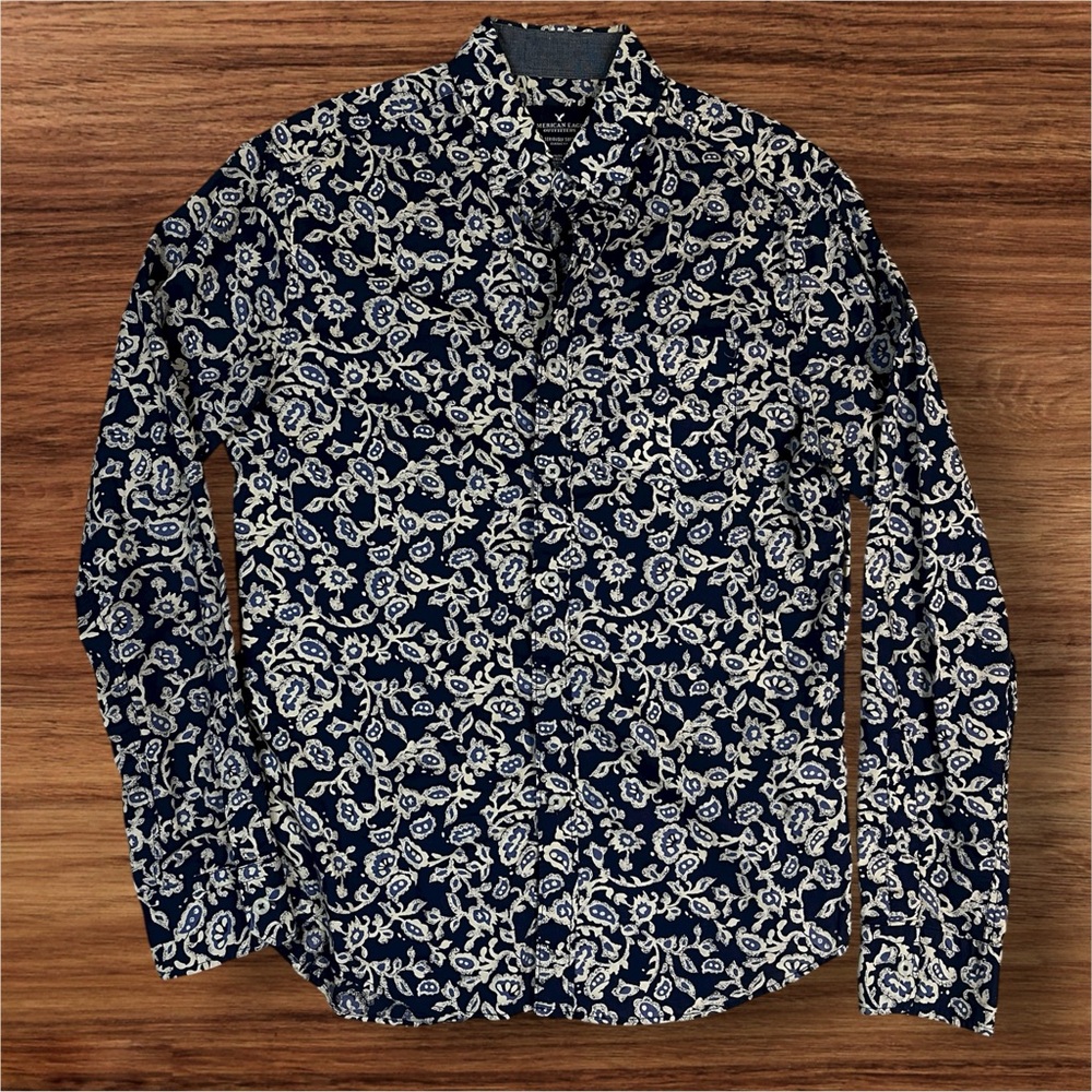 American Eagle Men’s Floral Button Down. Size XS